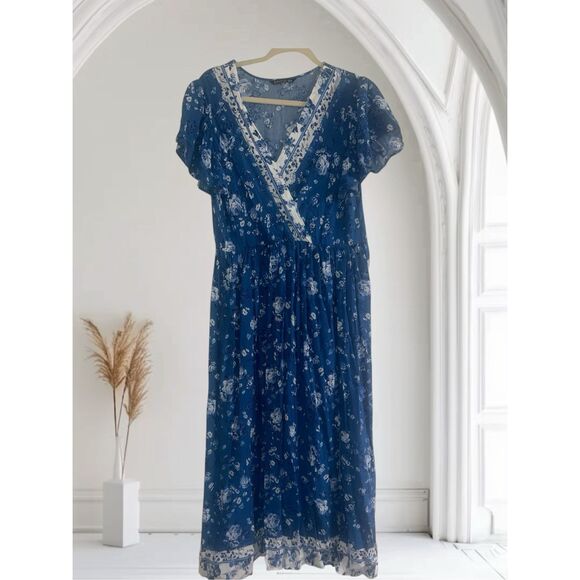 ✨Bloomchic Blue Floral Flounce Sleeves Midi Dress✨ - Picture 2 of 7